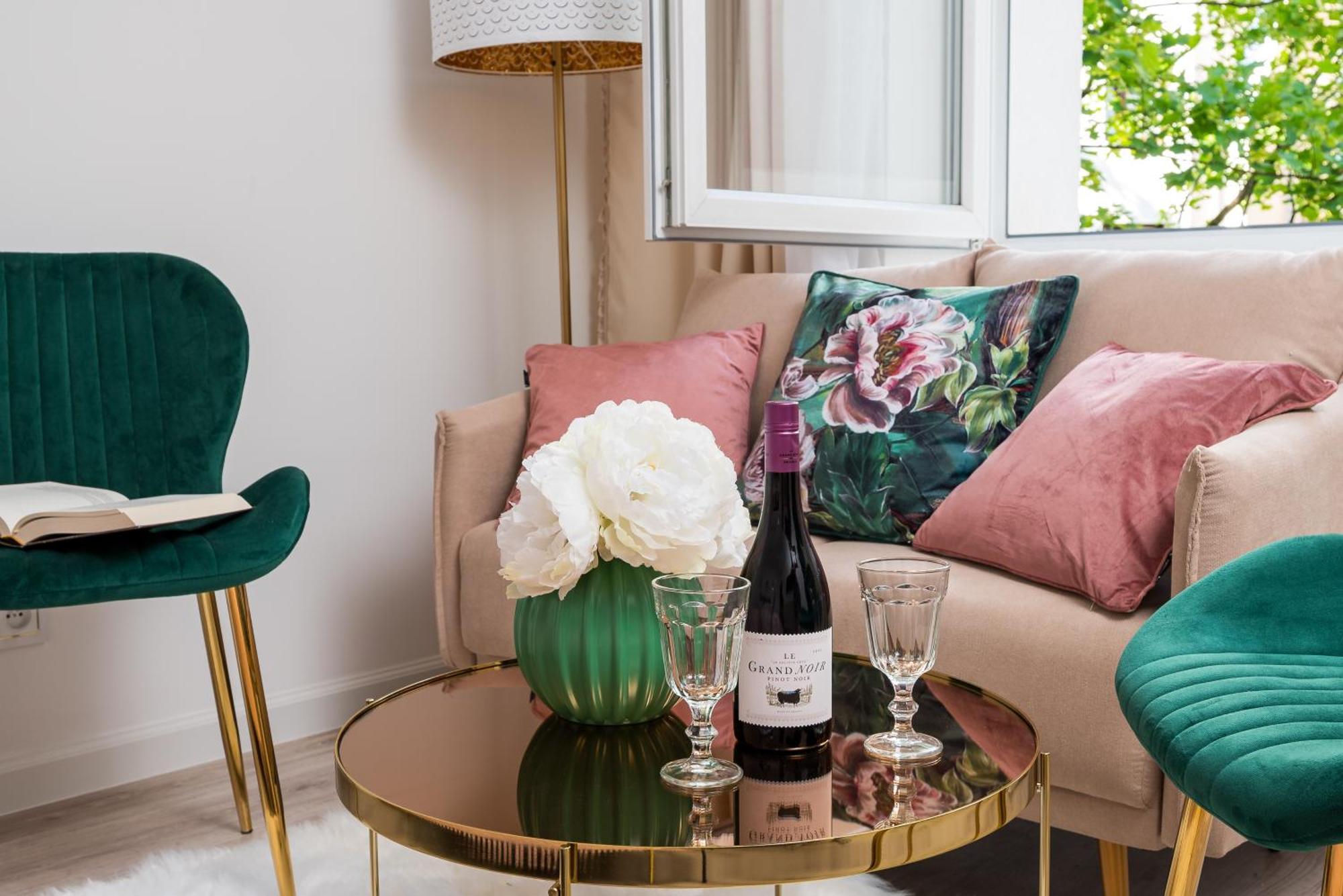 Lovely Downtown Studio At Most Lively Hoza Street, Discover Warsaw On Foot Exteriör bild