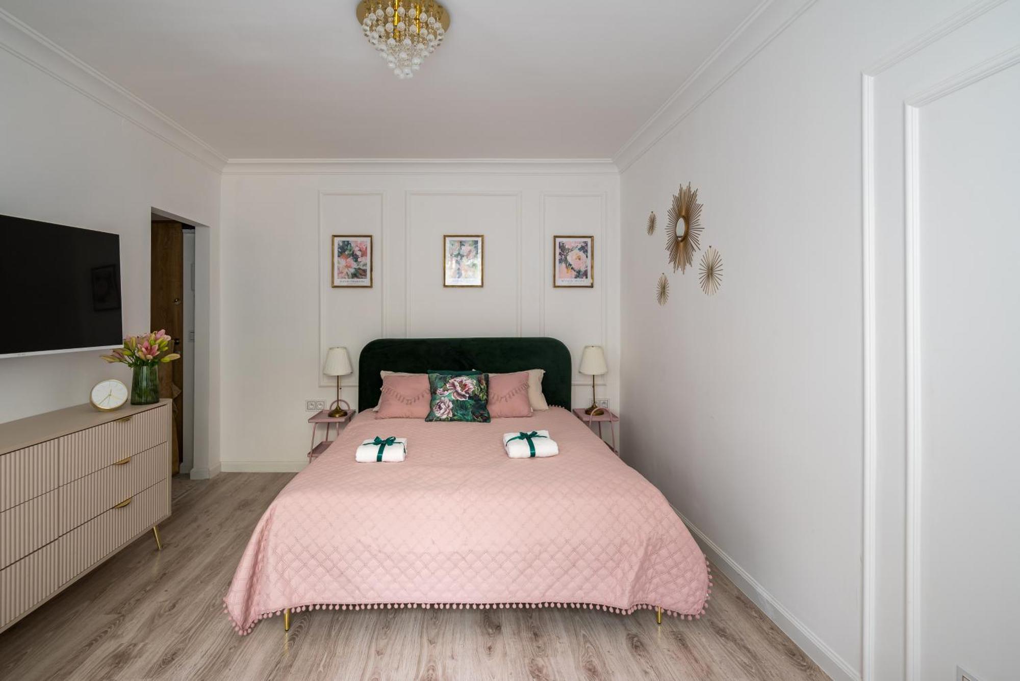 Lovely Downtown Studio At Most Lively Hoza Street, Discover Warsaw On Foot Exteriör bild